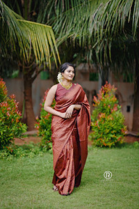 Look riche Saree en soie douce Banarasi de dernier créateur avec chemisier non cousu pour femmes indiennes et pakistanaises Prix de gros - Product Image 5