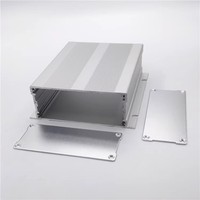Boîtier de contrôle en aluminium extrudé 113*40*120mm avec dessus à ailettes, centre lisse, brides de montage en U argentées, IP54 pour l'électronique