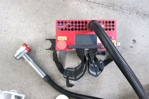 เครื่องทำความสะอาดด้วยเลเซอร์พัลส์ JPT แบบแบตเตอรี่ กำลังไฟ 100W 200W 300W สำหรับกำจัดสนิม สี ไม้ และโลหะ - Product Image 6