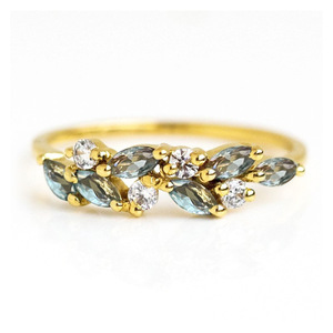 Bague géométrique minimaliste en forme de feuille pour femme, élégante, à porter au quotidien, bague du petit doigt, bijou cadeau - Product Image 5