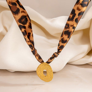 สร้อยคอแฟชั่นฤดูร้อนแบบหนา สร้อยคอผ้าพันคอฮาวายหลากสี ชุบทอง 14k 18k PVD  สแตนเลส 316L สำหรับผู้หญิง - Product Image 3