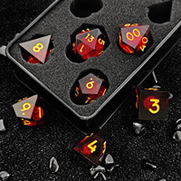 Tout nouveau dés liquides à noyau rouge dés en résine transparente à tranchants accessoires de jeu de table ensemble de dés en résine du MDN