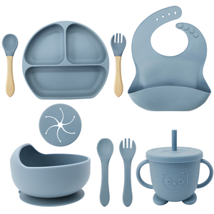 Ensemble d'alimentation pour tout-petits en silicone souple comprenant un bol à ventouse, une cuillère, une fourchette, une tasse à collation, design visage de dessin animé - Product Image 2