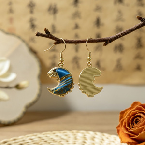 Que tous vos vœux soient exaucés, boucles d'oreilles brodées en brocart, nouveau chapeau d'étudiant en tissu rétro chinois avec lune croissante et cadenas de la paix - Product Image 4