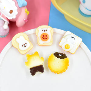 Cabujón de resina con parte trasera plana, diseño de pan de dibujos animados Kawaii, juguete de comida en miniatura para decoración de fundas de teléfono DIY y llaveros - Product Image 2