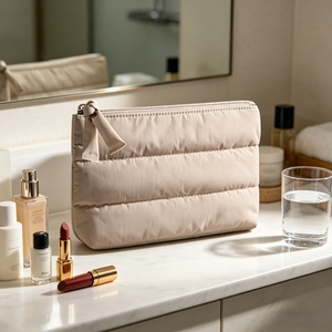 Bolsa de Maquillaje Acolchada Personalizada, Bolsa de Cosméticos Portátil con Cierre Decorativo, Organizador de Viaje Resistente al Agua para Mujer - Product Image 3