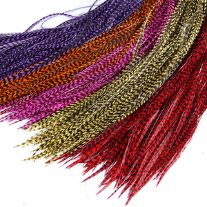 Plumas de Gallo Grizzly Naturales de Colores, Finas, de 25-30 cm, al por Mayor, para Atar Moscas, Extensiones de Cabello, Pendientes, Manualidades, Decoraciones - Product Image 1