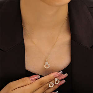 Conjunto de Collar de Aleación de Cobre con Colgante de Flor, Cadena para Clavícula con Microincrustaciones, Joyería de Regalo, Estilo 2025, Simple y de Lujo Ligero - Product Image 3