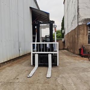 รถยกดีเซล TCM 30 มือสอง 3 ตัน เครื่องยนต์อีซูซุ เสาไฮดรอลิกสามตอน ระบบไฮดรอลิกดันข้าง ยางตัน ขนาดงา 1220x125x50 มม. - Product Image 2