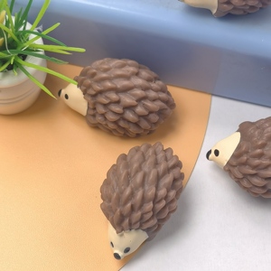 Figuras de Erizo de Resina, Mini Figuras de Animales Salvajes para Niños, Decoración de Pasteles, Decoración de Jardín de Hadas, Juegos de Juguete, Juguetes Cognitivos - Product Image 4
