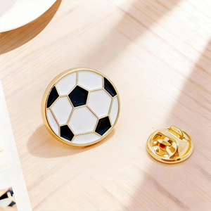 Pin de Esmalte Duro y Suave Personalizado de Alta Calidad con Diseño de Fútbol, Baloncesto y Fútbol Americano para Regalo de Fanáticos del Deporte, para Gorra, Bolsa o Camiseta - Product Image 1