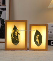 Lampe de chevet LED en bois sculpté en forme de feuille, lumière chaude, cadre photo personnalisé, cadeau d'anniversaire, décoration de chambre, directement de l'usine