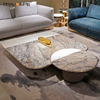 Table d'appoint en travertin minimaliste avec dessus en verre artisanal & base en pierre naturelle, personnalisable pour salon