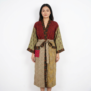 Elegante Kimono Vintage de Seda con Parches Florales para Mujer - Ropa de Dormir y Bata de Playa para Verano y Primavera - Product Image 1