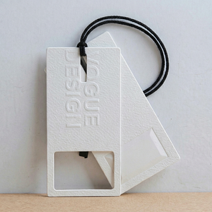 Etiqueta Colgante de Papel Personalizada para Ropa de Moda, Etiqueta de Venta al por Menor Impresa en Offset, Forma Personalizada, Uso en Interiores, Logotipo Personalizado, Disha Communications - Product Image 1