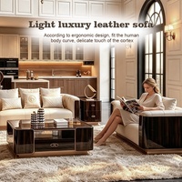 Luxuriöses Cremefarbenes Ledersofa mit Dunkler Holzverkleidung und Passendem Couchtisch, Komplette Einrichtung für Villen und Designer-Projekte
