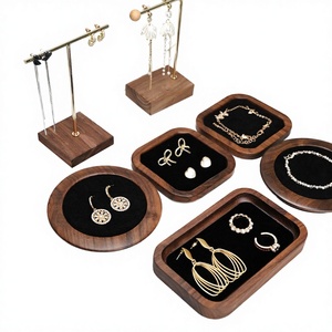 Ensemble de présentoirs à bijoux modernes en bois de noyer avec doublure en velours pour boucles d'oreilles, colliers et bracelets, plateaux et supports carrés et ronds - Product Image 3