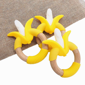 En stock Jouets sensoriels pour bébés Hochet <span class=keywords><strong>Anneau</strong></span> <span class=keywords><strong>de</strong></span> <span class=keywords><strong>dentition</strong></span> en bois souple sans BPA <span class=keywords><strong>Anneau</strong></span> <span class=keywords><strong>de</strong></span> <span class=keywords><strong>dentition</strong></span> en silicone <span class=keywords><strong>de</strong></span> qualité alimentaire pour enfants <span class=keywords><strong>Banane</strong></span> - Product Image 1