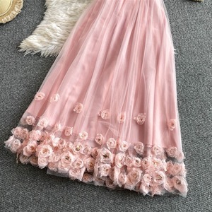 Vestido de lujo ligero francés con encaje y lentejuelas, top sin mangas con cuello en V, falda maxi de gasa con flores 3D y bordados, corte en A, cintura natural - Product Image 6