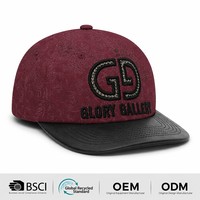 Casquette de baseball personnalisée en gros avec logo brodé 3D, casquette snapback A-Frame avec broderie latérale et impression script sur la visière – Fabrication en usine