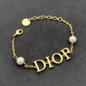 Fade-resistant and High Color Retention D-letter Bracelet, Fashionable Letter Pearls, Light Luxury and High-grade Feeling - Product Image 3