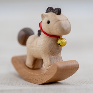 Caballo balancín YiTao de madera maciza, adorno de escritorio, decoración de madera con diseño de dibujos animados, para el hogar, la oficina, regalo de cumpleaños - Product Image 4
