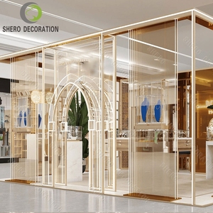 Aménagement de vitrine pour bijouterie, mobilier complet sur mesure, design intérieur personnalisé, présentoirs à bijoux, décoration de magasin, rénovation. - Product Image 4