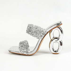 Nouvelles sandales d'été 2024 sexy transparentes à talons hauts ornées de strass, talon unique, vente chaude - Product Image 1