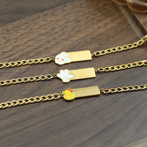 Pulsera de Acero Inoxidable Chapada en Oro de 18K de Moda para Mujer, Diseñada con Colgante Cuadrado de Gota de Aceite, Joyería Duradera Antialérgica - Product Image 1