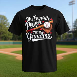 T-shirt de baseball unisexe pour adulte avec motif cœur « Mon joueur préféré m'appelle grand-mère » - Product Image 3