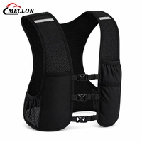 Gilet de course en maille polyester respirante avec poches pour bouteilles et poches pour téléphone, sangles réfléchissantes réglables pour marathon et randonnée