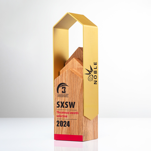 Trophée Noble en bois avec accent géométrique en métal doré Prix de forme unique pour les cérémonies d'anniversaire d'entreprise et de remise de prix annuelles - Product Image 2