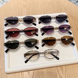 Metal Cat-Eye <b>Sunglasses</b> For Women UV400 Protection <b>Small</b> <b>Frame</b> Fashion Design Outdoors Driving Party Use - Product Image 3