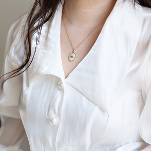 Collar <span class=keywords><strong>de</strong></span> Acero Inoxidable Chapado en Oro con Estrella <span class=keywords><strong>de</strong></span> Anís para Mujer, Estilo Ovalado con Concha Blanca, Ideal para Fiestas, Bodas y Regalos - Product Image 5