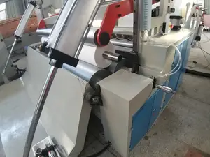 ماكينة تُستخدم لقطع لفافة كبيرة إلى لفافة صغيرة بفتحات
