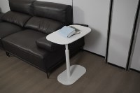 Table basse de console d'ordinateur portable réglable en hauteur et pivotante à 360 ° de conception minimaliste ADA pour la maison et le bureau