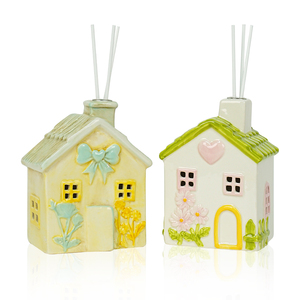 Décoration de Noël personnalisée en céramique et porcelaine, maison de village à motifs colorés avec lumières LED - Product Image 1