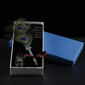 Ensemble cadeau rétro européen personnalisé de stylo à plume inspiré de la plume de paon avec une largeur d'écriture de 0,5 mm en métal - Product Image 2