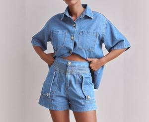 Set Due Pezzi in Denim Vintage Lavato di Alta Qualità per Donna, Elegante Camicetta con Bottoni e Shorts Casual in Jeans con Colletto e Maniche Corte - Product Image 1