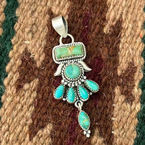 COLGANTE DE TURQUESA DE BÚFALO BLANCO EN PLATA DE LEY HECHO A MANO CON GEMAS Y JOYERÍA MBR PARA UNISEX, ESTILO ELEGANTE PARA ANIVERSARIO - Product Image 1