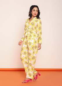 Conjunto de camisa plisada estampada y pantalón recto para mujer, conjunto coordinado de dos piezas con diseño moderno y estilo moderno. - Product Image 6