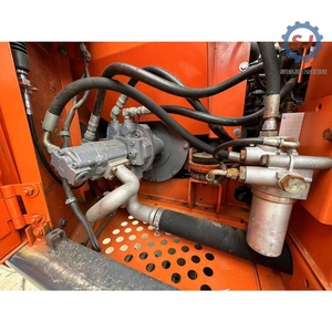 Mini-excavatrice Kubota KW163 d'occasion, bien entretenue, faible nombre d'heures, compacte, pour travaux agricoles, jardinage et aménagement paysager, prête à être expédiée depuis la Chine - Product Image 4