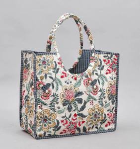 Sac fourre-tout matelassé en coton imprimé à la main : Sac de plage floral - Product Image 1