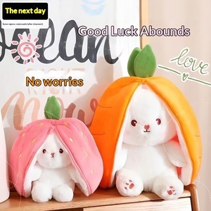 Peluche Lapin Réversible Carotte-Fraise Kawaii, Jouet en Peluche Doux pour Enfants, Prêt à Expédier - Product Image 2
