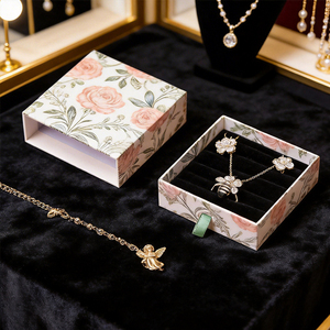 Boîte à bijoux en carton avec tiroir coulissant personnalisé avec logo pour collier et boucles d'oreilles - Product Image 1