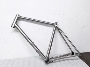 Telaio per Bicicletta Gravel in Titanio Personalizzato 650B*61c con Passaggio Cavi Esterno - Product Image 6