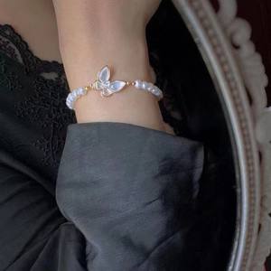 Bracelet en perles d'eau douce avec incrustation de papillon, cadeau d'anniversaire et de Saint-Valentin pour femme, pendentifs et breloques en nacre - Product Image 3