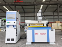 Routeur CNC linéaire ATC 1325 avec changeur d'outils 12 postes et table à vide pour MDF, contreplaqué et bois massif