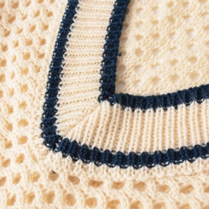 Pull en tricot à col en V à manches courtes pour femme, style rétro chic décontracté, avec couleurs assorties, nouvelle arrivée automne 2025 - Product Image 4