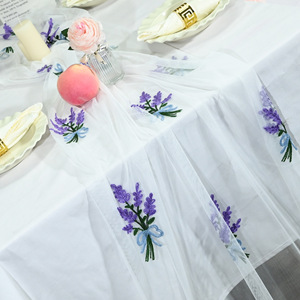 Chemin de table carré personnalisable en polyester 100% lavande, moderne, pour mariage, fête de vacances, anniversaire - Product Image 1